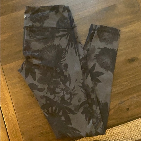 lululemon athletica Pants - Lululemon wunder under